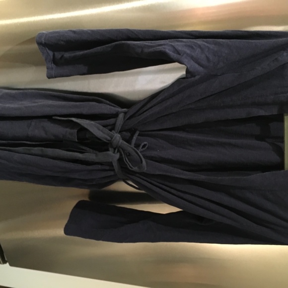 Robe - Picture 3 of 3